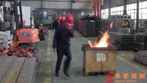 火警警鈴發(fā)出，拉響滅火救援演練序幕